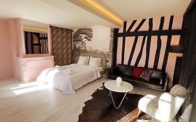 Rouen Hyper Centre 55 M2, La Glamour Suite 5*